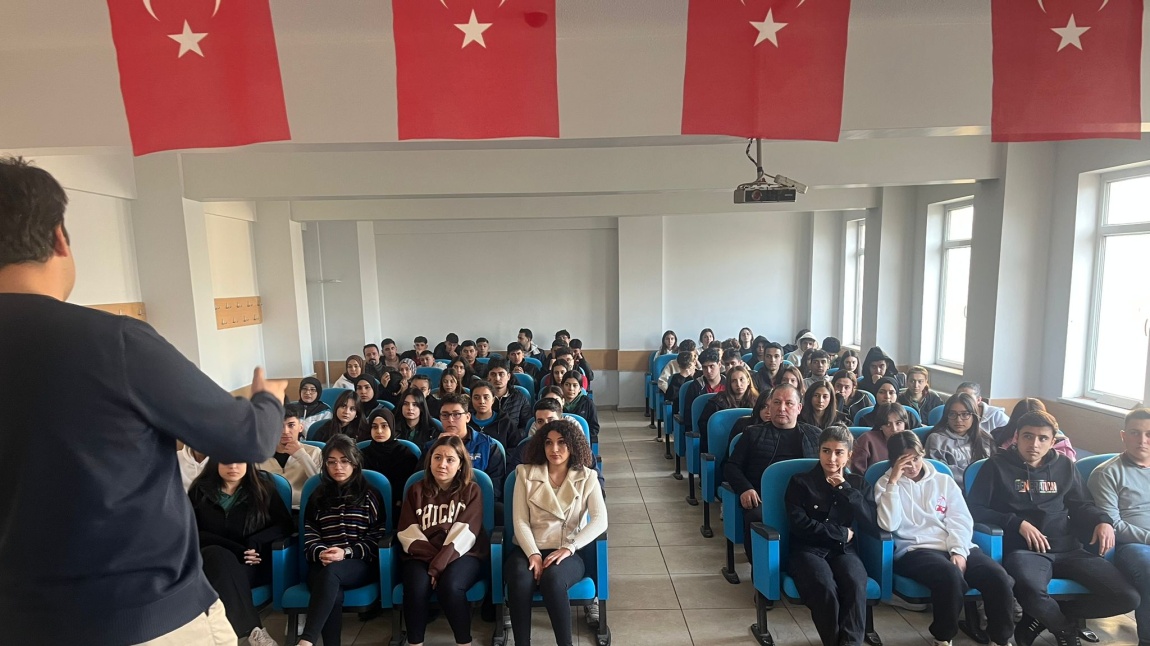 Okulumuzda Kariyer Geliştirme Semineri Verildi